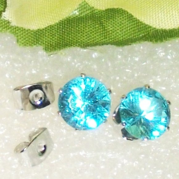 HP❄️Sky Blue CZ Stud Earrings Sterling Silver NEW - Picture 2 of 6